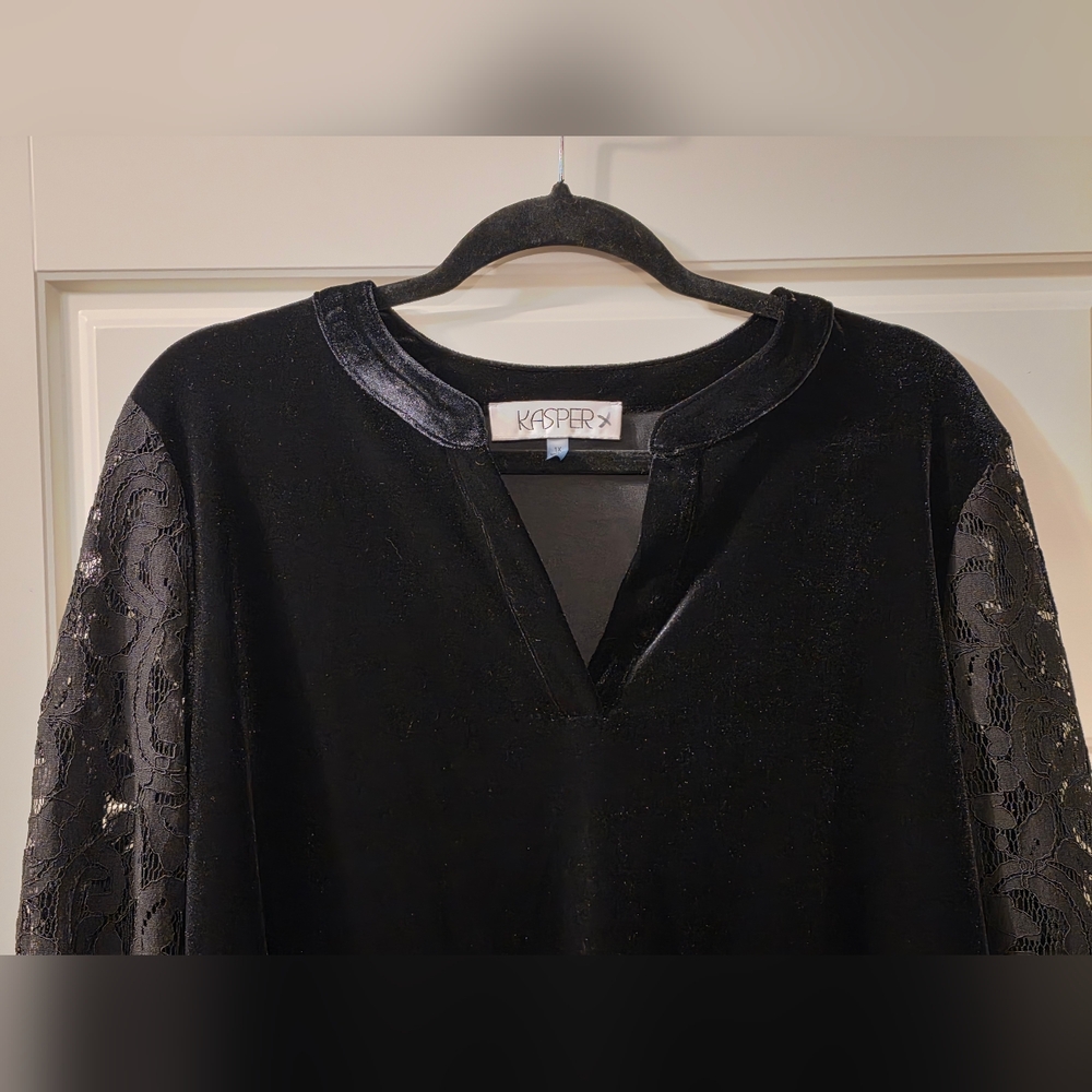 Kasper Plus Split Vneck Velvet Lace Longsleeve Top - Picture 4 of 10
